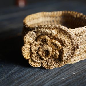 Holding glass in folded