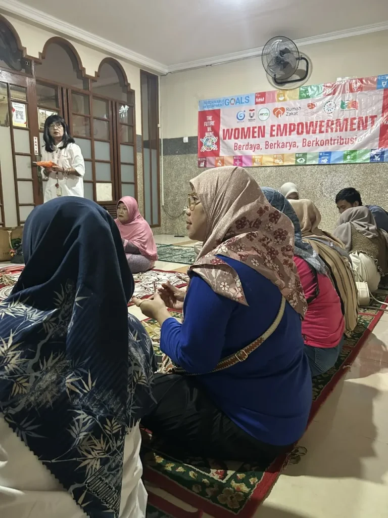 PRAKTIK PEMBUATAN KRIYA BERBAHAN PELEPAH PISANG: WUJUD NYATA KONTRIBUSI UNTUK TPB TARGET 8.3 “KEWIRAUSAHAAN, KREATIVITAS, DAN INOVASI”